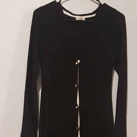 Dresses - Picture 2 of 3